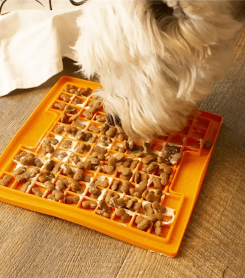 Lízacia podložka LickiMat Playdate 20x20 cm, mix farieb